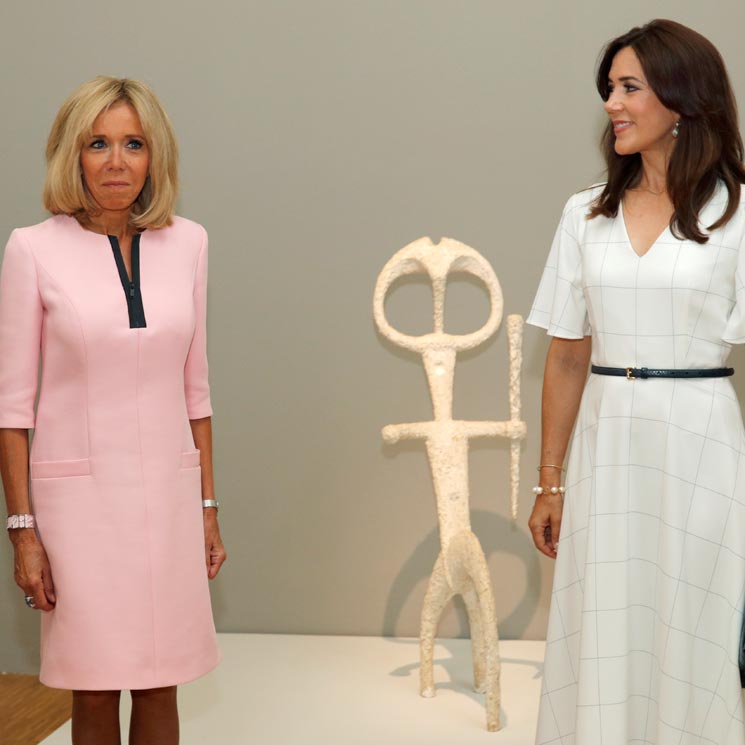 Brigitte Macron vs Mary de Dinamarca: duelo de vestidos 'midi' en París