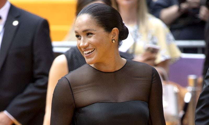El impactante look de alfombra roja de Meghan Markle para su duelo de estilo con Beyoncé