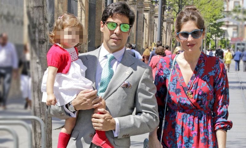 Carmen, hija de Lourdes y Francisco, una mini 'it girl' con su bañador de ¡HOLA!