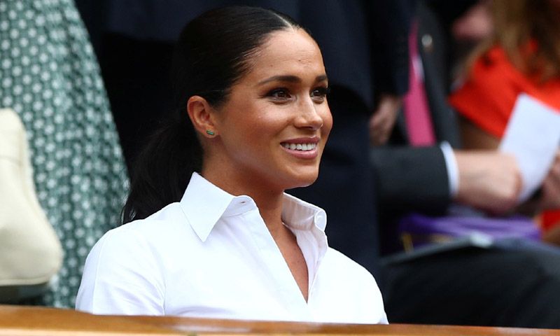 ¿Fan de los looks 'working' de Meghan Markle? Ahora podrás verlos de cerca