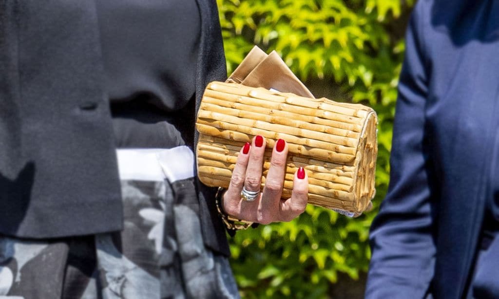 La colección de 'clutches' de Máxima de Holanda, el accesorio con el que siempre sorprende