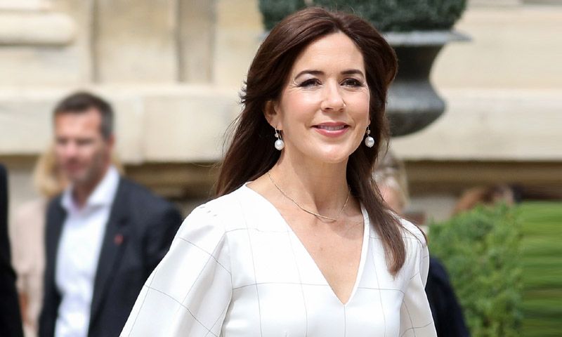 Mary de Dinamarca reinterpreta el vestido más inolvidable de Julia Roberts