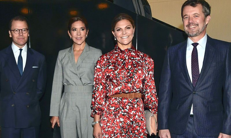 La princesa Mary innova con un mono y acierta en su duelo de estilo con Victoria de Suecia