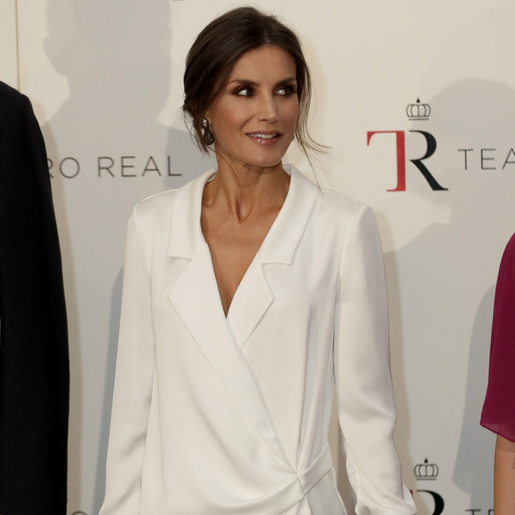 Doña Letizia rompe los códigos de su armario con un diseño 'oversize'