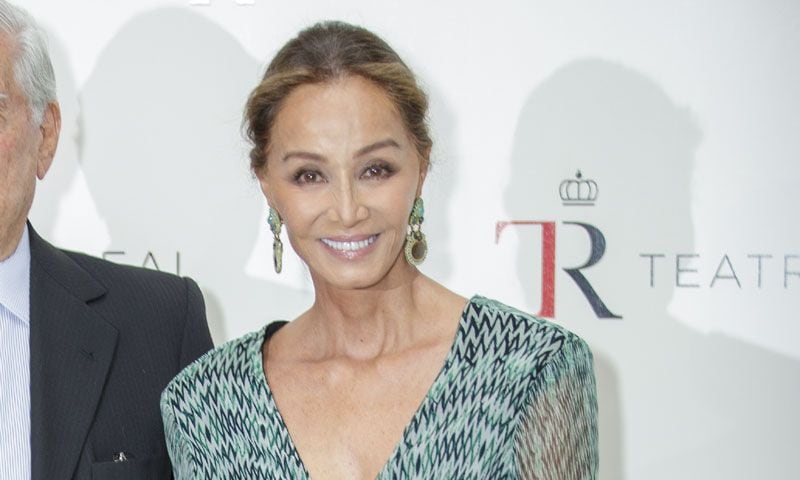 El insuperable look con sello español de Isabel Preysler para una noche en la ópera