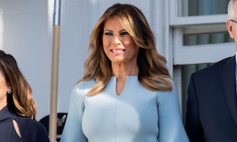 La nueva estrategia de Melania Trump para vestir bien día y noche