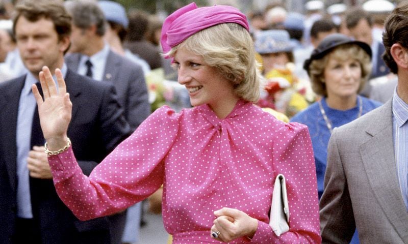 Diana De Gales Y Los Inolvidables Looks Que The Crown Revive 36 Anos Despues