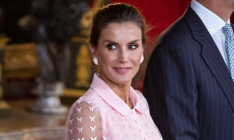 'Un sueño en rosa' o 'Se ha superado', la prensa alaba el nuevo vestido de doña Letizia