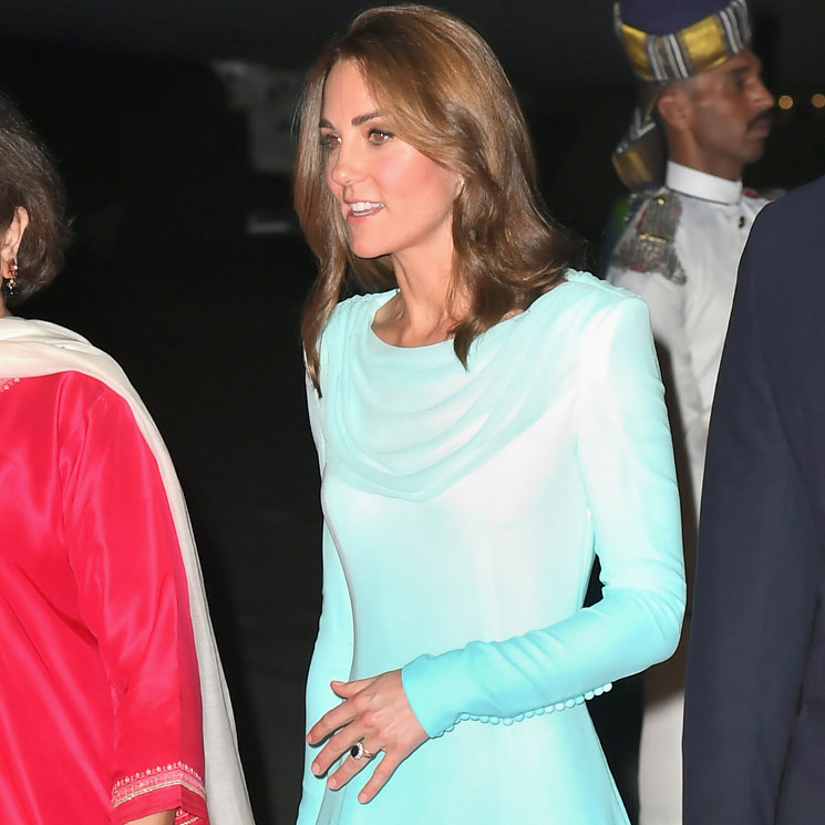 Kate Middleton sigue los pasos de la princesa Diana con el look de su llegada a Pakistán