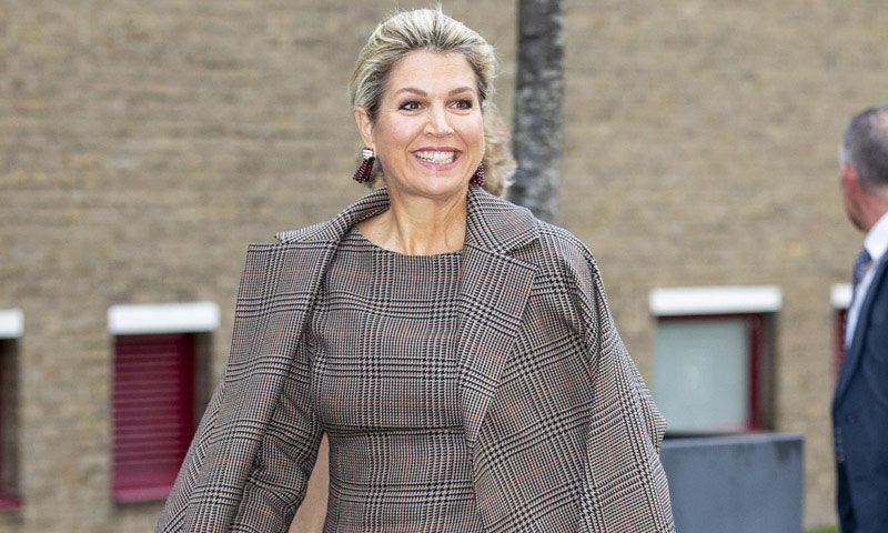 Máxima confirma el fenómeno de la falda con truco que triunfa entre la realeza