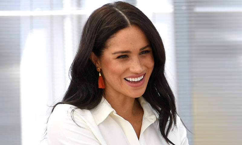 Pendientes de flecos, los preferidos de las 'royals' para rejuvenecer sus 'looks'