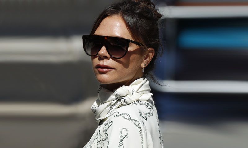 Victoria Beckham recicla el vestido con el que desafió el protocolo en la boda de Pilar Rubio