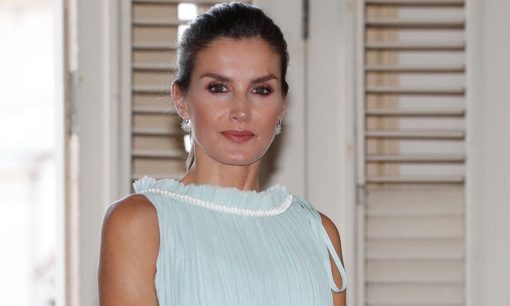 Reina Letizia el anillo que le regalaron sus hijas y otras joyas con Reina Letizia el anillo que le regalaron sus hijas y otras joyas con