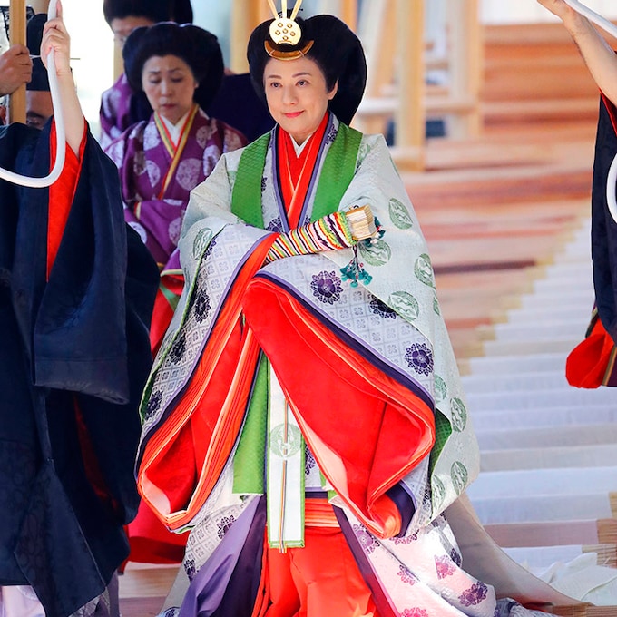 Un mes después Masako vuelve a lucir su kimono más especial, el de la entronización de Naruhito