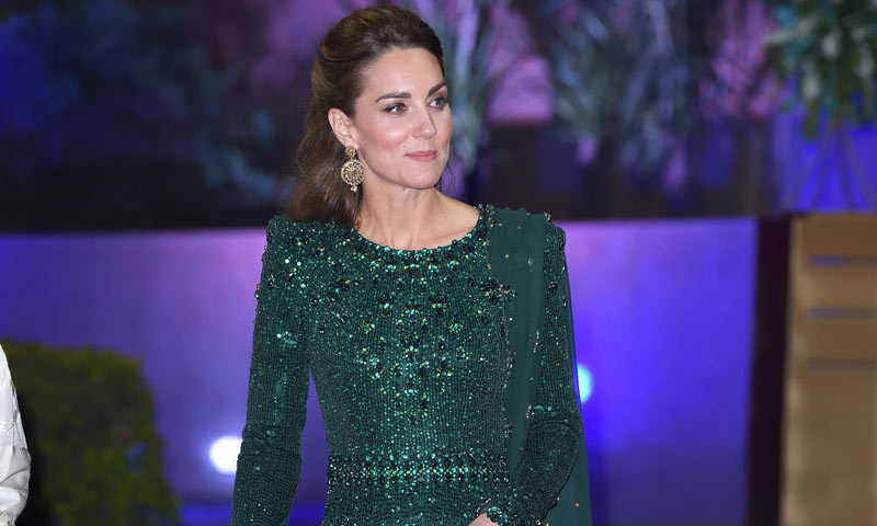 Pedrerías, lentejuelas y mucho brillo: los vestidos-joya más fabulosos de las 'royals'