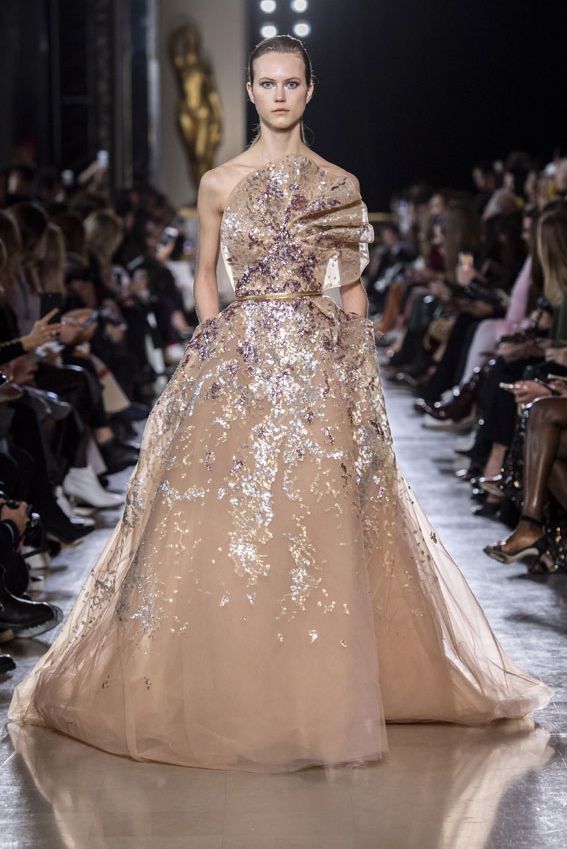 https://www.hola.com/imagenes/moda/actualidad/20191129155198/victoria-cristina-iglesias-vestidos-baile-debutantes-detalles/0-752-619/victoriacristinaiglesias2z-z.jpg