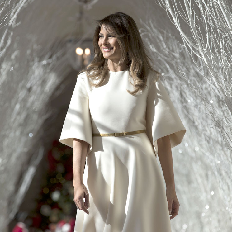 Un cambio de look exprés y una tradición: Melania Trump se prepara para la Navidad