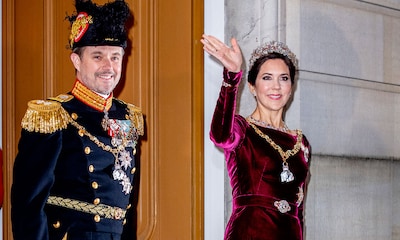 Tiaras y vestidazos antiguos: las princesas Mary y Marie de Dinamarca inauguran el año de gala