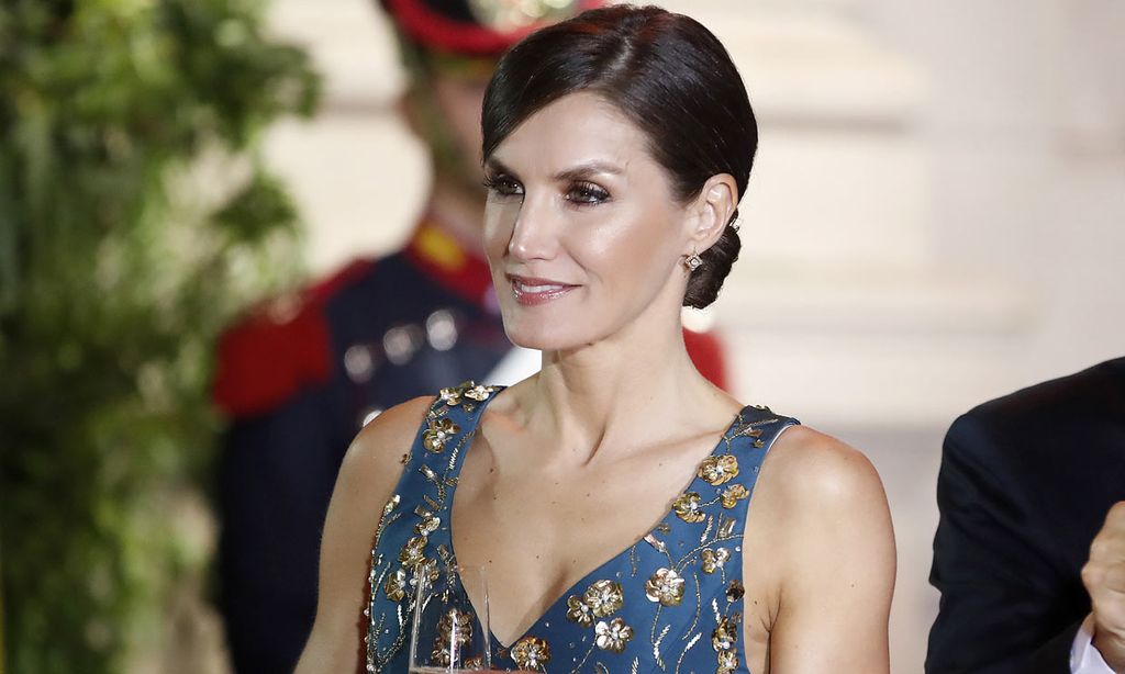 El vestido-joya que enamoró a doña Letizia y Magdalena de Suecia triunfa ahora en Hollywood