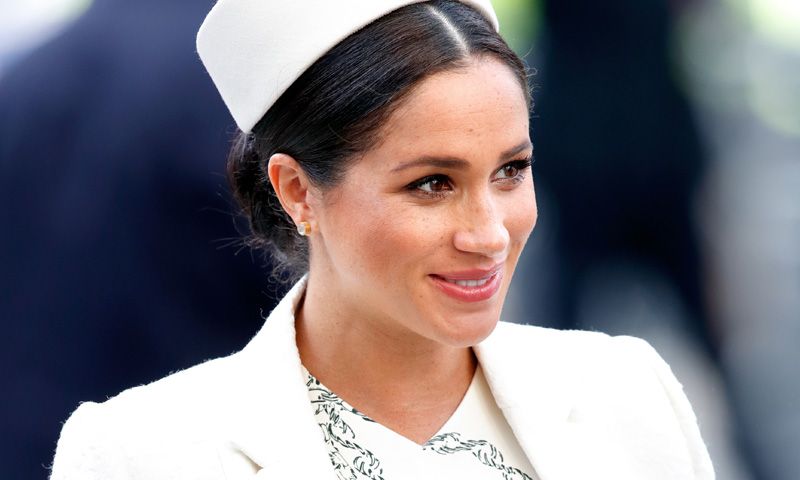 Tras conquistar a Meghan Markle, Victoria Beckham lanza otra versión de su vestido más 'royal'