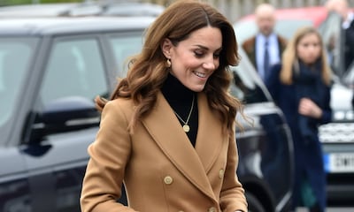 Kate Middleton estrena una falda de Zara de 8 euros en un look con inspiración 'Meghan'