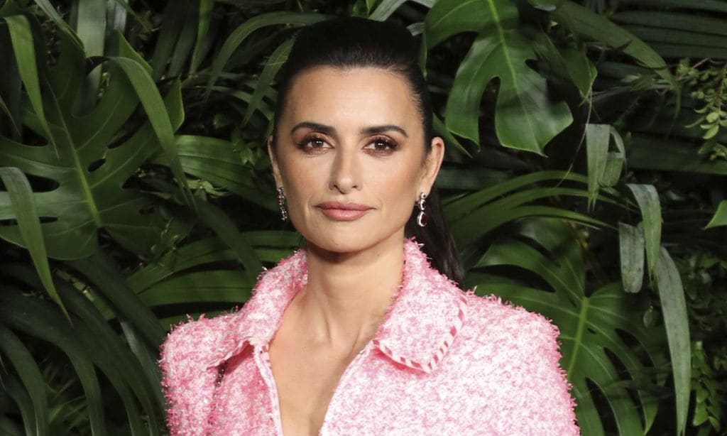 Penélope Cruz estrena su look talismán en la antesala de los Oscar