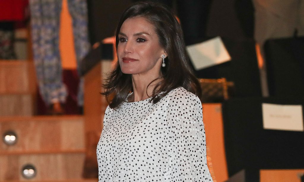https://www.hola.com/imagenes/moda/actualidad/20200214160662/reina-letizia-vestido-lunares-rocio-huelva/0-783-696/letizia-lunares-t.jpg?filter=w600 https://www.hola.com/imagenes/moda/actualidad/20200214160662/reina-letizia-vestido-lunares-rocio-huelva/0-783-696/letizia-lunares-t.jpg?filter=w600