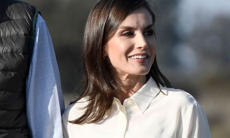 https://www.hola.com/imagenes/moda/actualidad/20200214160702/reina-letizia-camisa-blanca-pantalon-vaquero/0-783-987/letizia-t.jpg?filter=w600 https://www.hola.com/imagenes/moda/actualidad/20200214160702/reina-letizia-camisa-blanca-pantalon-vaquero/0-783-987/letizia-t.jpg?filter=w600