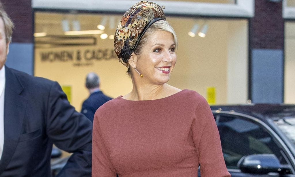 Máxima de Holanda, la reina que acierta con complementos llamativos