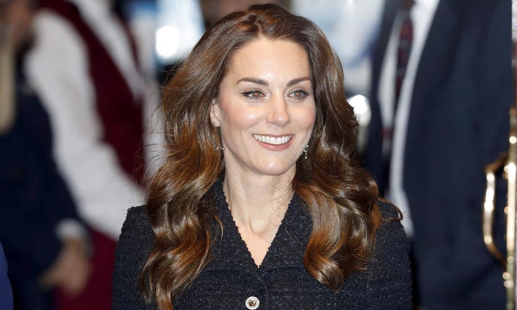 Kate Middleton look zapatos purpurina vestido tweed