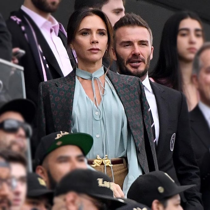 Victoria Beckham vs Eva Longoria: duelo de estilo en el campo de fútbol
