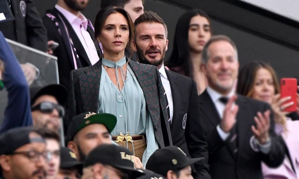 Victoria Beckham vs Eva Longoria: duelo de estilo en el campo de fútbol