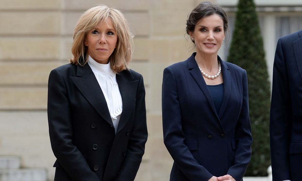 Doña Letizia estrena un nuevo traje de efecto 'fit' para su cita con Brigitte Macron