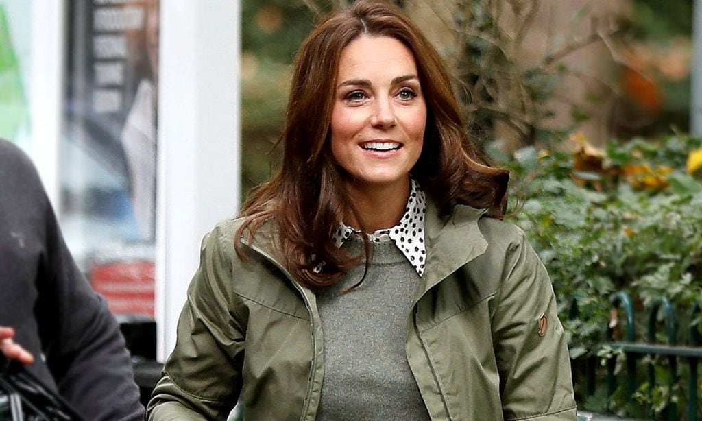 La historia del jersey verde con el que Kate olvida su colección de vestidos