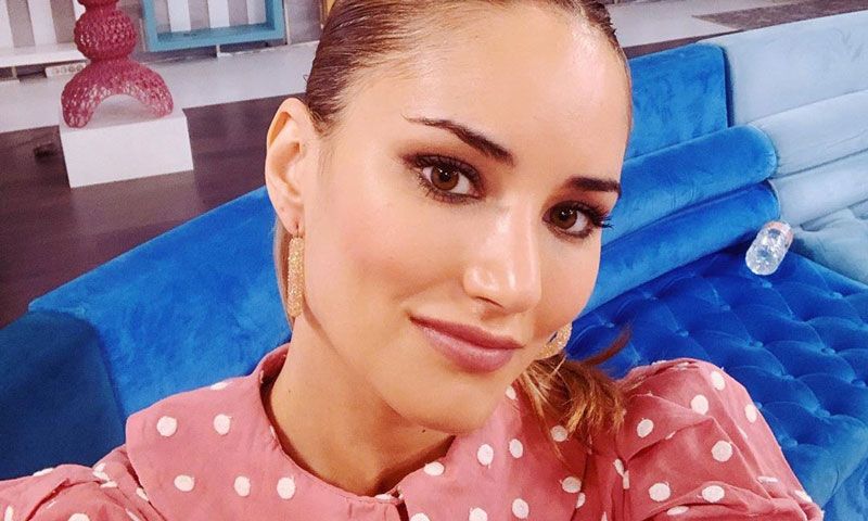 Alba Carrillo nos descubre el pijama rebajado más estiloso de Zara Home con esta entrañable fotografía