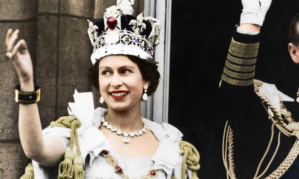 Reina Isabel Vuelven Los Tacones De Su Coronacion En Su Version Mas Sexy