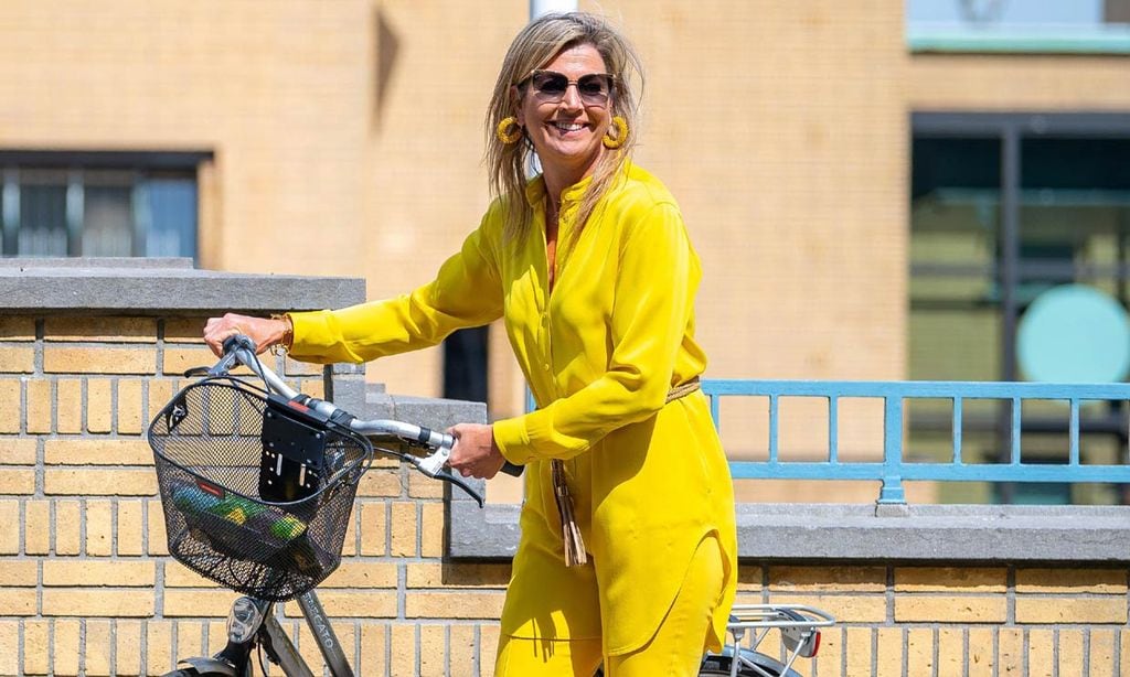 Máxima de Holanda con traje amarillo