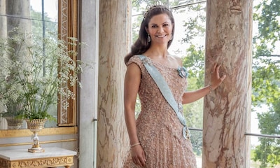 ¡Espectacular! Victoria de Suecia recupera el fabuloso vestido de su preboda 10 años después