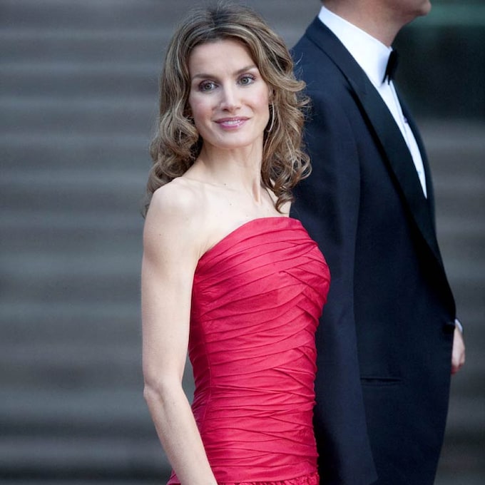 Doña Letizia conquistó Estocolmo hace 10 años con este vestidazo rojo