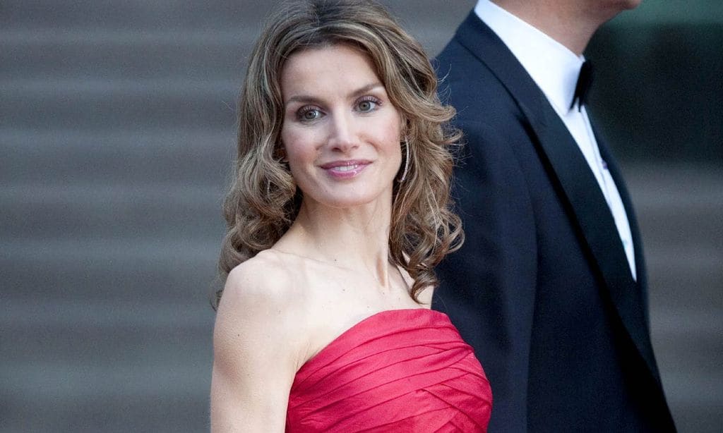 Doña Letizia conquistó Estocolmo hace 10 años con este vestidazo rojo