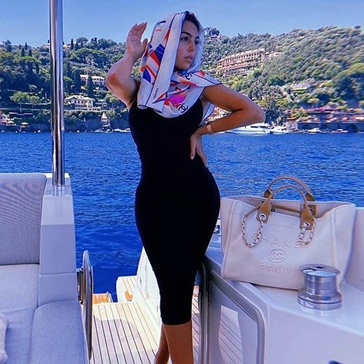 Los explosivos looks de Georgina Rodríguez para navegar por el Mediterráneo