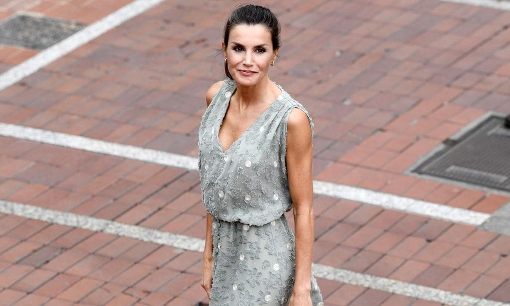 Doña Letizia, la Reina que triunfa con sus compras de rebajas