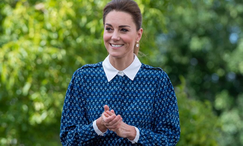 Kate Middleton con vestido camisero