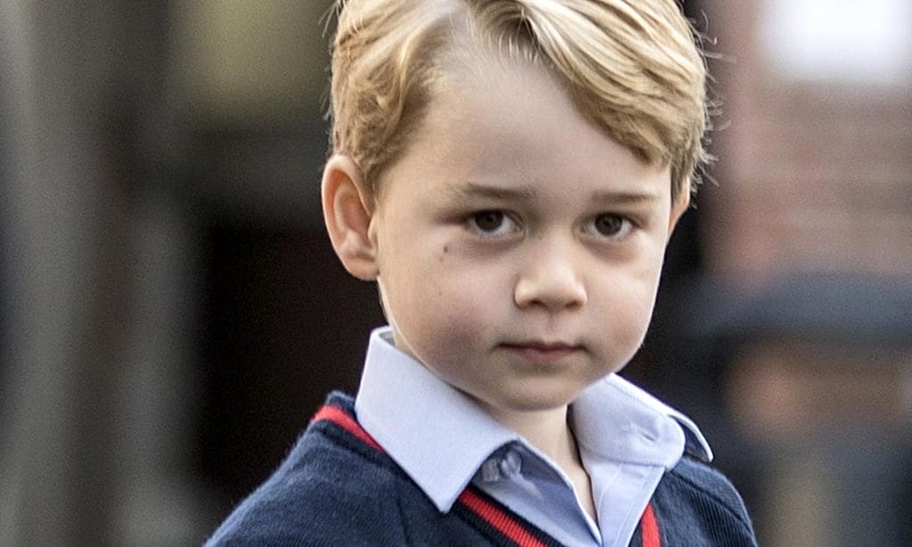 ¡De celebración! El príncipe George confirma su color favorito con un polo español de 5 euros