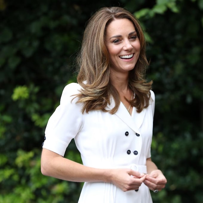 Parece nuevo, pero no lo es: Kate transforma su vestido blanco con efecto 'fit' que fue viral
