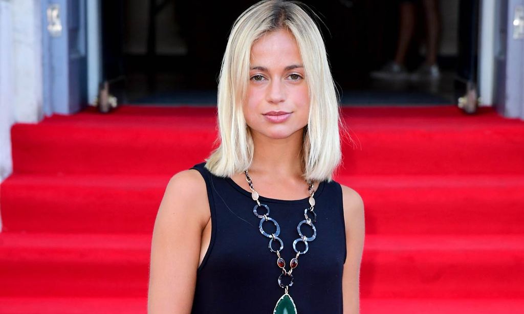 Un minivestido 'crochet' y otros looks con mensaje de Lady Amelia Windsor