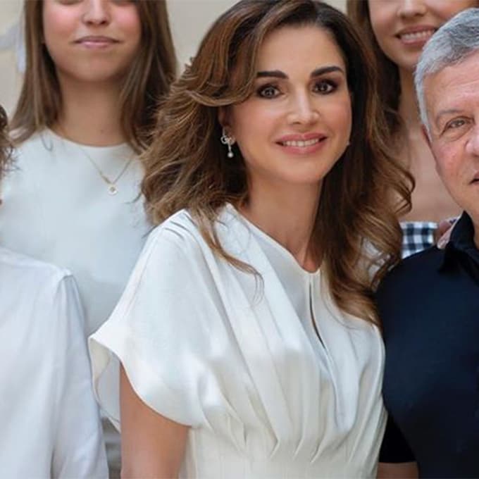El vestido efecto corsé con el que Rania de Jordania celebró su 50 cumpleaños