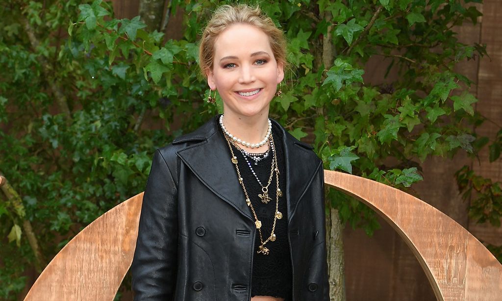 ¿A qué 'royal' europea le ha copiado Jennifer Lawrence su vestido más divertido?