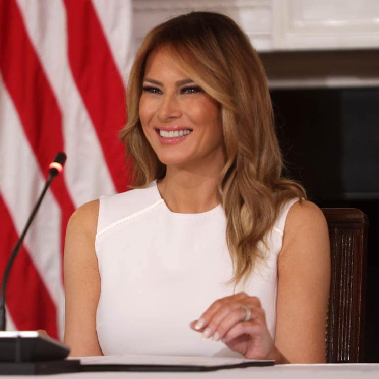 Melania Trump se fija en el primer look premamá de Meghan Markle