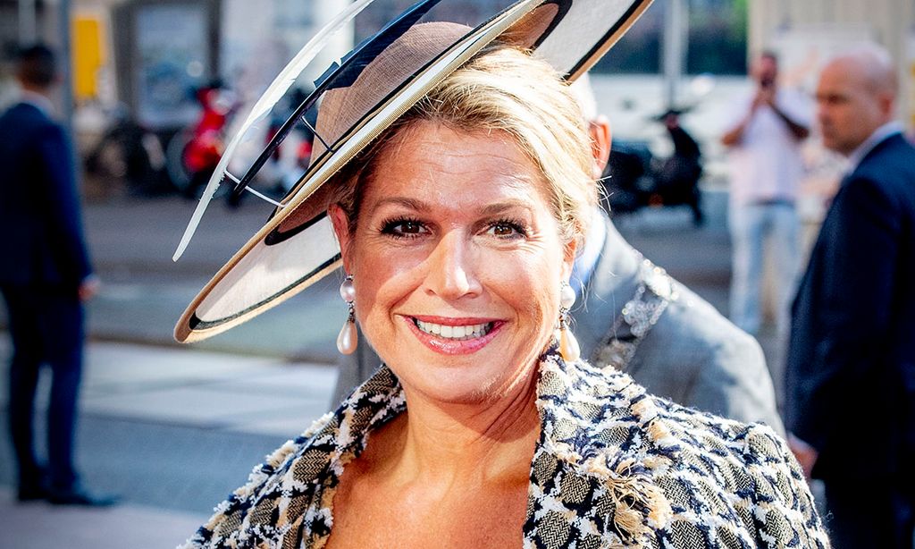 Solo necesitas 3 accesorios para ser la invitada perfecta, palabra de Máxima de Holanda
